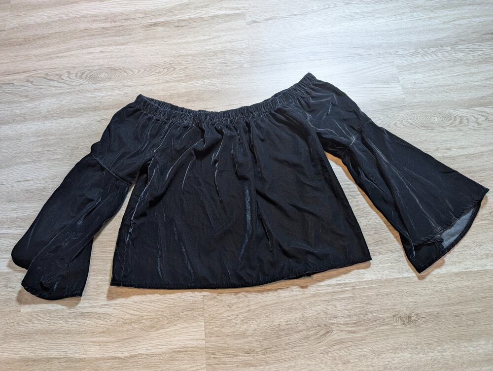 Hollister Womens Large Black Velvet Off Shoulder Bell Sleeve Top Boho Party